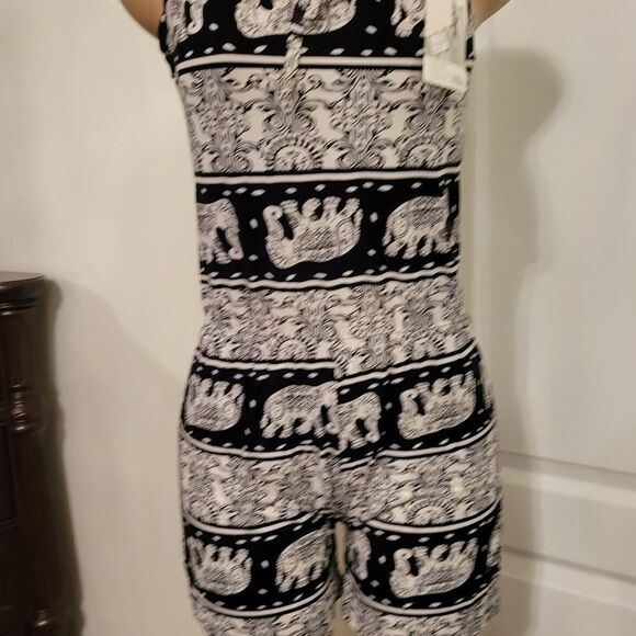 BLACK/WHITE CASUAL ROMPER - Picture 3 of 13